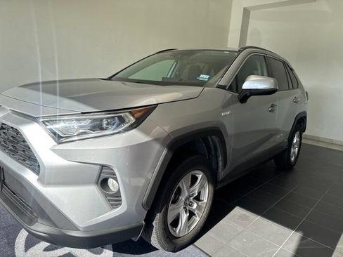 Used 2019 Toyota RAV4 XLE AWD/4WD image 3