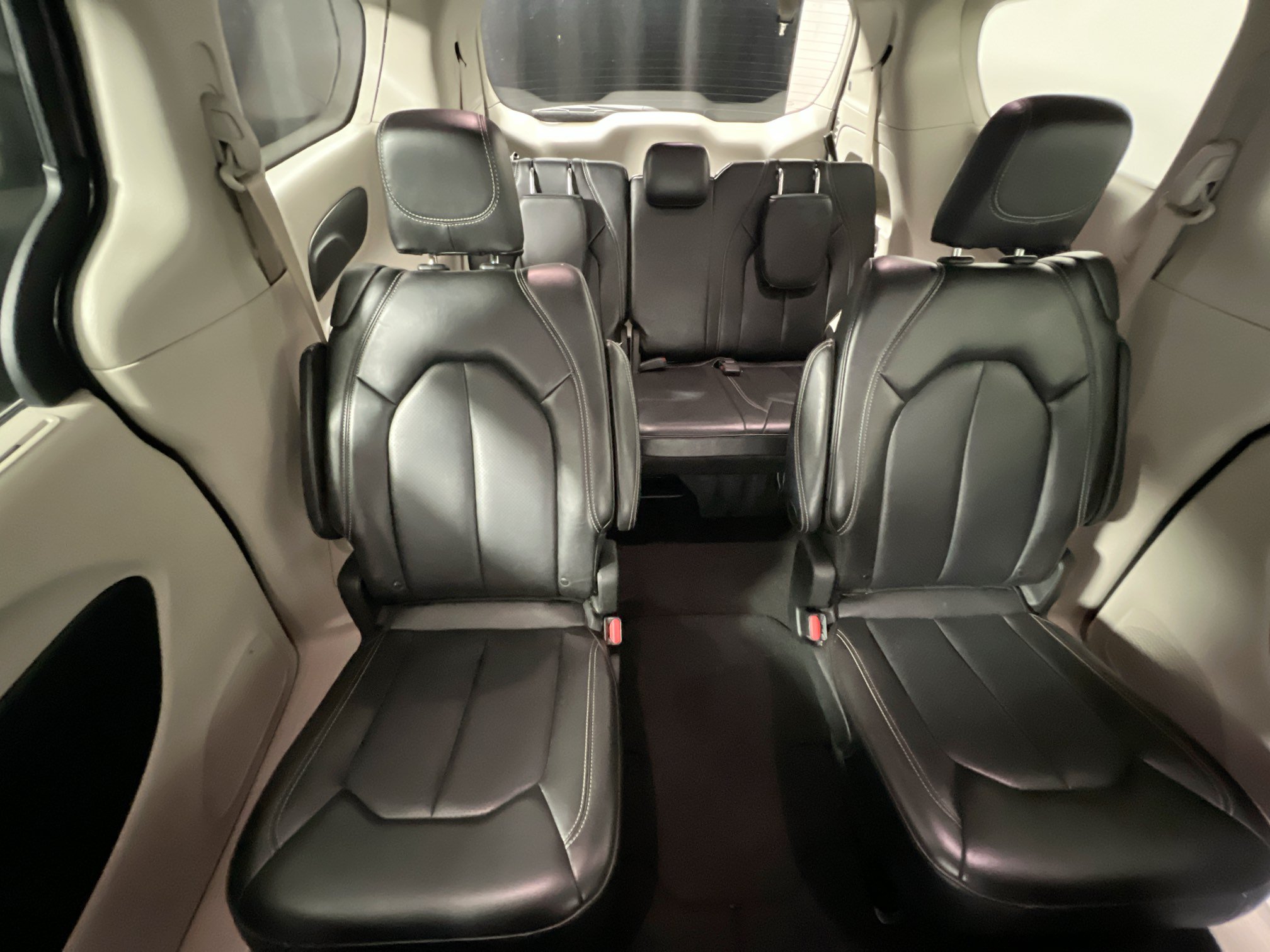 Used 2023 Chrysler Pacifica Touring-L FWD image 33