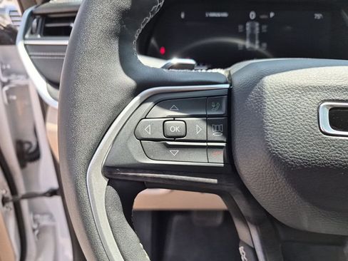 Used 2024 Jeep Grand Cherokee Limited w/ Luxury Tech Group II image 34