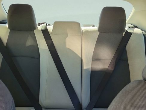 Used 2022 Toyota Corolla L image 13