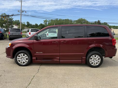 Used 2018 Dodge Grand Caravan SE w/ UConnect Hands-Free Group FWD image 6
