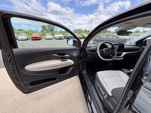 Used 2024 FIAT 500 e FWD image 25