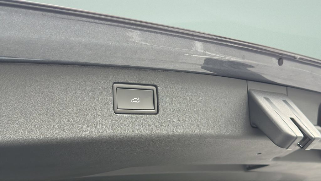 New 2026 Volkswagen Tiguan SE R-Line FWD image 26