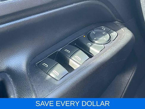Used 2019 Chevrolet Equinox LT FWD image 17