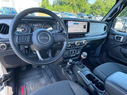 Used 2025 Jeep Wrangler Sport AWD/4WD image 6