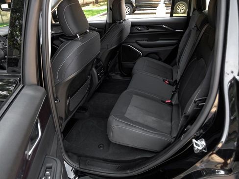 Used 2022 Jeep Grand Cherokee Laredo w/ Luxury Tech Group I image 49