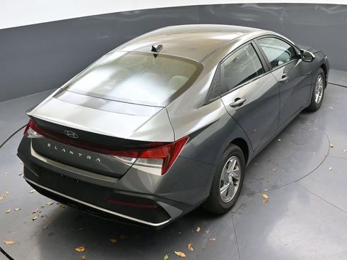 Certified 2025 Hyundai Elantra SE image 48