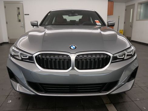 Used 2025 BMW 330i Sedan w/ Premium Package image 9