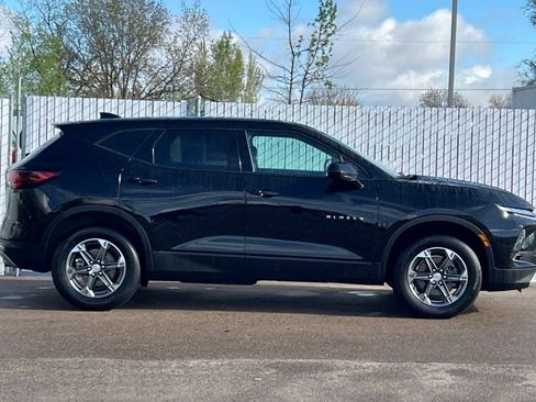 Used 2025 Chevrolet Blazer LT AWD/4WD image 3