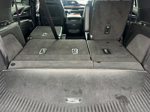Used 2022 Cadillac Escalade Luxury AWD/4WD image 16