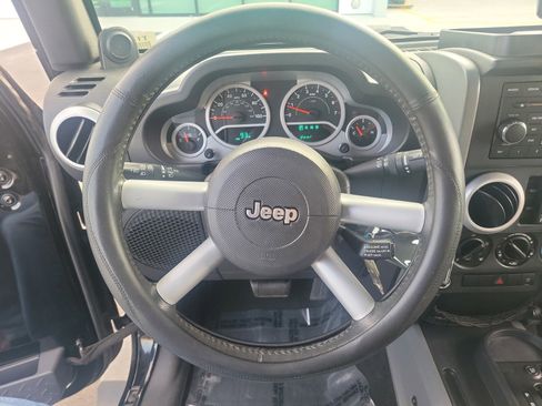 Used 2009 Jeep Wrangler Unlimited Sahara w/ Dual Top Group image 17