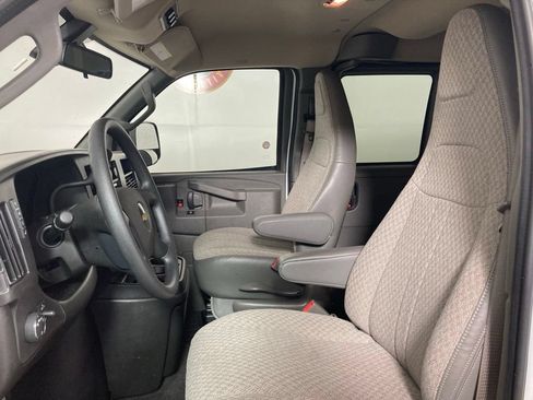 Used 2025 Chevrolet Express 3500 LT w/ LT Preferred Equipment Group RWD image 11