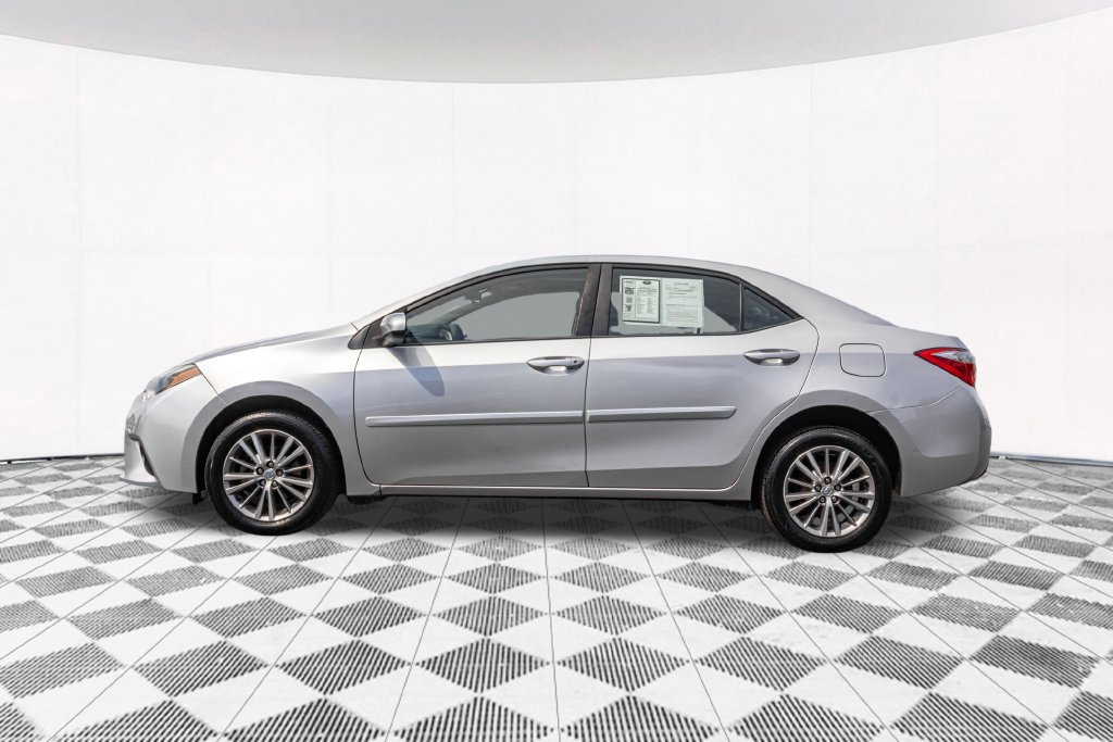 Used 2015 Toyota Corolla LE FWD image 7
