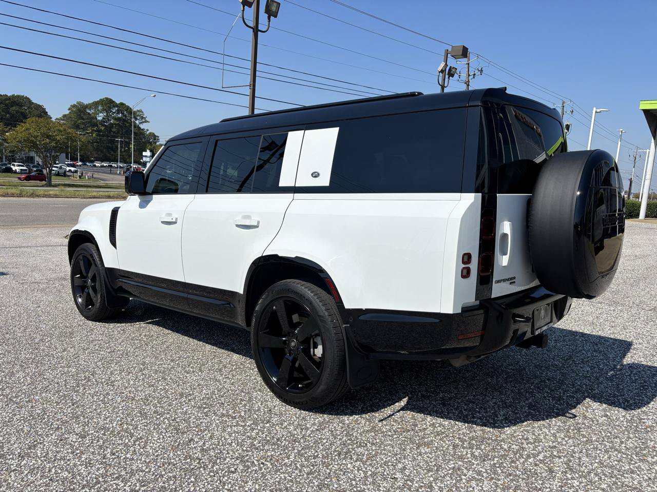 Used 2023 Land Rover Defender 130 X-Dynamic SE AWD/4WD image 7