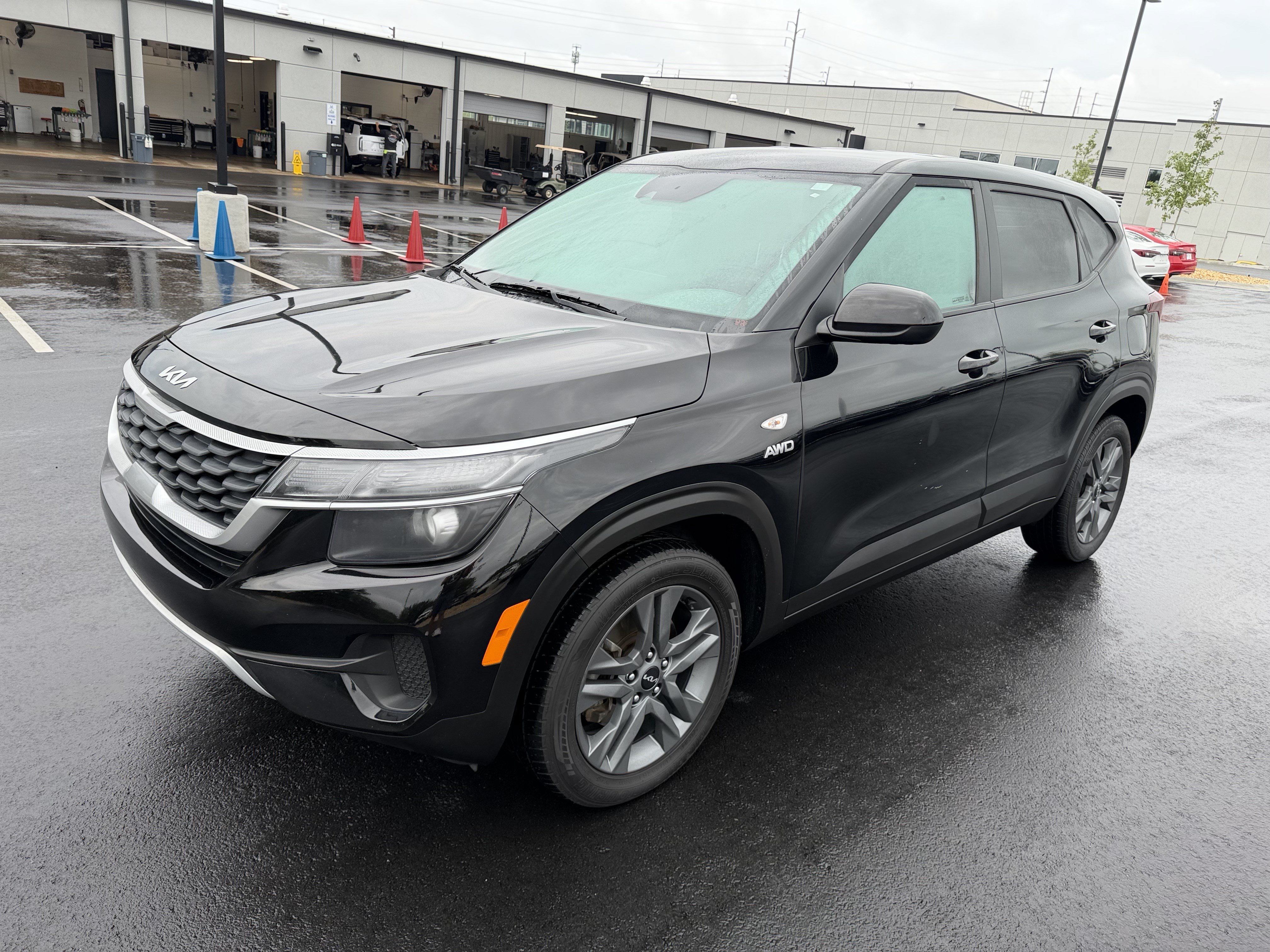 Used 2023 Kia Seltos LX AWD/4WD image 3