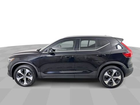 Used 2024 Volvo XC40 B5 Plus AWD/4WD image 5