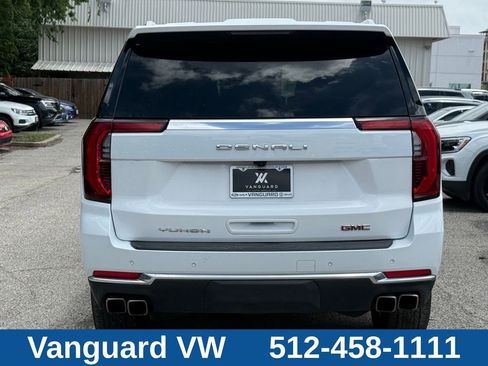 Used 2025 GMC Yukon XL Denali AWD/4WD image 8