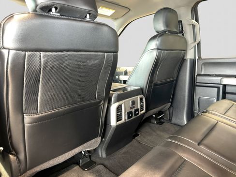 Used 2019 Ford F250 Lariat w/ Lariat Ultimate Package AWD/4WD image 18