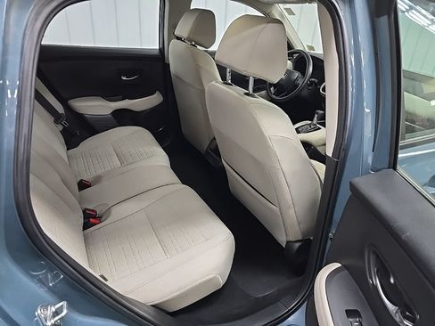 Used 2023 Honda HR-V LX image 17