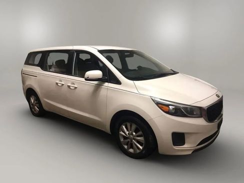 Used 2016 Kia Sedona L image 6