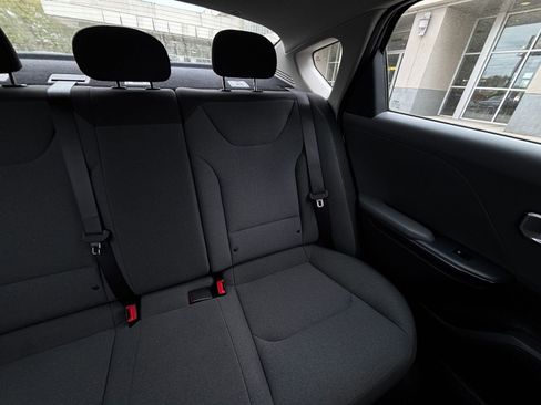 Used 2025 Kia K4 LXS image 41