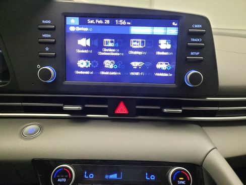 Used 2021 Hyundai Elantra SEL image 25