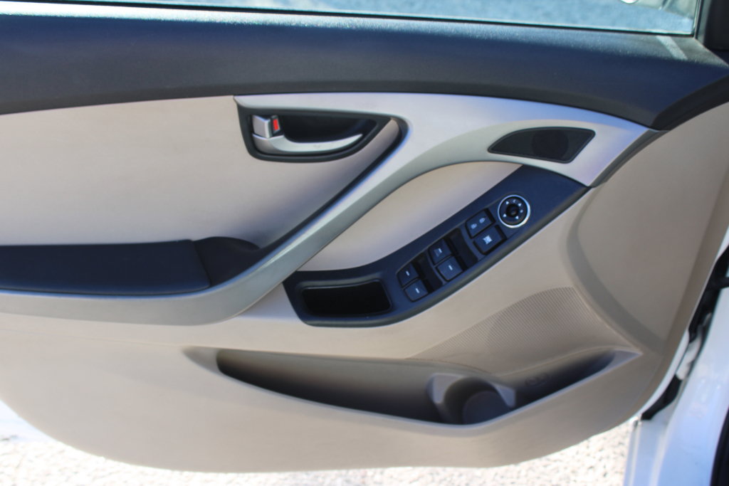 Used 2015 Hyundai Elantra SE FWD image 27