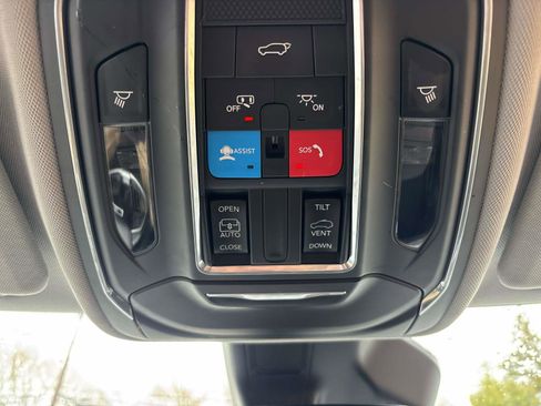 Used 2022 Jeep Grand Cherokee L Laredo w/ Luxury Tech Group I AWD/4WD image 22