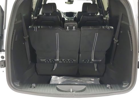 New 2026 Chrysler Pacifica Select image 27