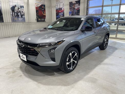 New 2026 Chevrolet Trax RS w/ Driver Confidence Package FWD image 4