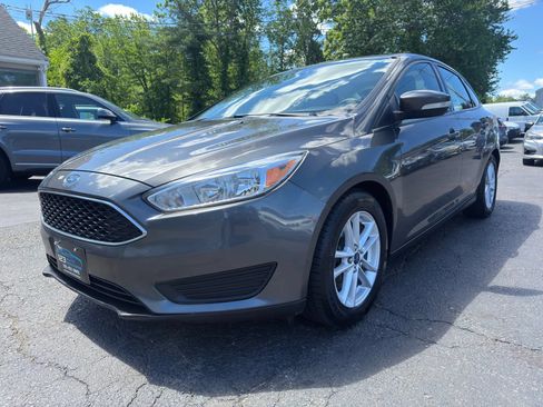 Used 2016 Ford Focus SE FWD image 3