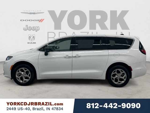 Used 2024 Chrysler Pacifica Limited AWD/4WD image 2