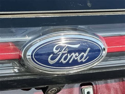 Used 2017 Ford Edge SEL w/ Equipment Group 201A image 28