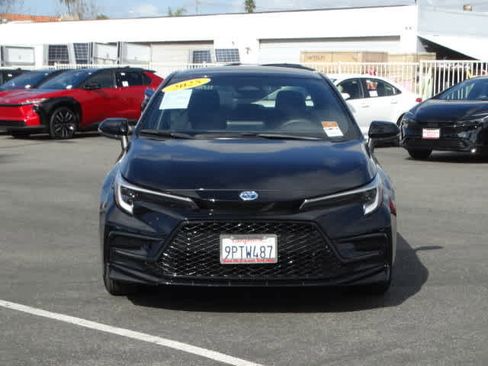 Certified 2025 Toyota Corolla SE image 3
