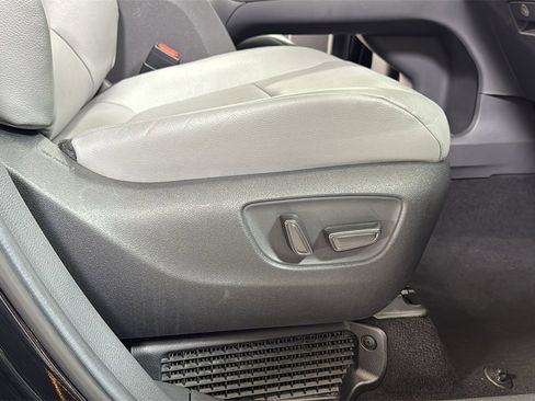 Used 2024 Toyota Sienna XLE image 21