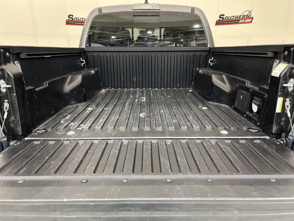 Used 2022 Toyota Tacoma TRD Sport AWD/4WD image 5