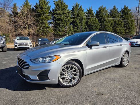 Used 2020 Ford Fusion SE image 1