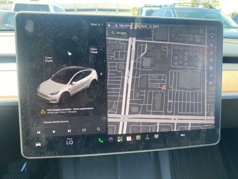 Used 2024 Tesla Model Y 2WD image 14