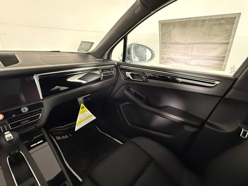 Certified 2026 Porsche Macan AWD/4WD image 23