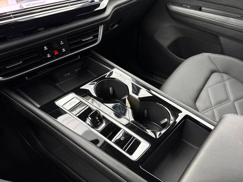 Used 2024 Volkswagen Atlas SE image 27