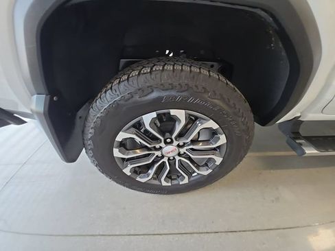 Used 2025 GMC Canyon Denali AWD/4WD image 28