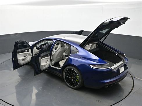 Used 2023 Porsche Panamera 4S w/ Premium Package image 27