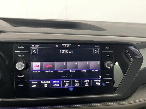 Used 2022 Volkswagen Taos SEL image 15