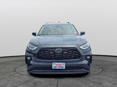 Used 2021 Toyota Highlander XLE image 2