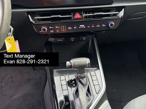 Used 2023 Kia Niro LX image 20