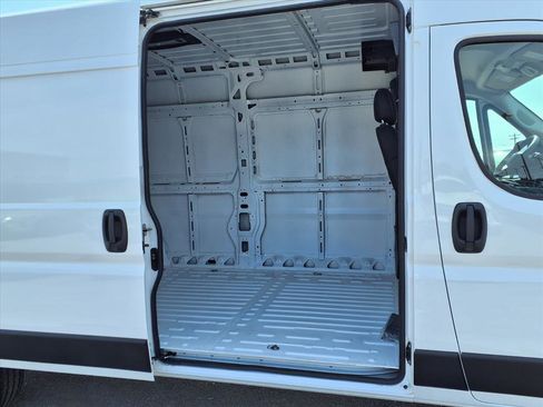 Used 2025 RAM ProMaster 2500 w/ Convenience Group image 15