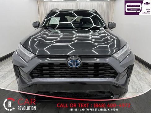 Used 2022 Toyota RAV4 SE w/ Convenience Package image 2