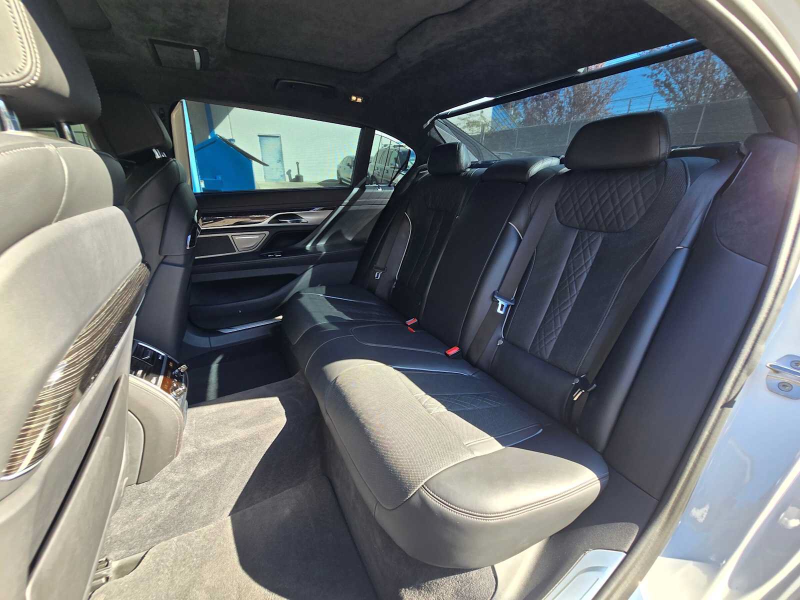 Used 2018 BMW 750i RWD image 17