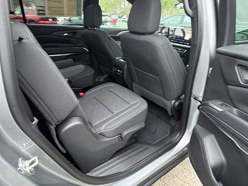 Used 2026 Chevrolet Traverse LT FWD image 18