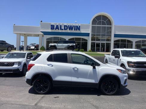 Used 2020 Chevrolet Trax LT w/ Redline Edition AWD/4WD image 8